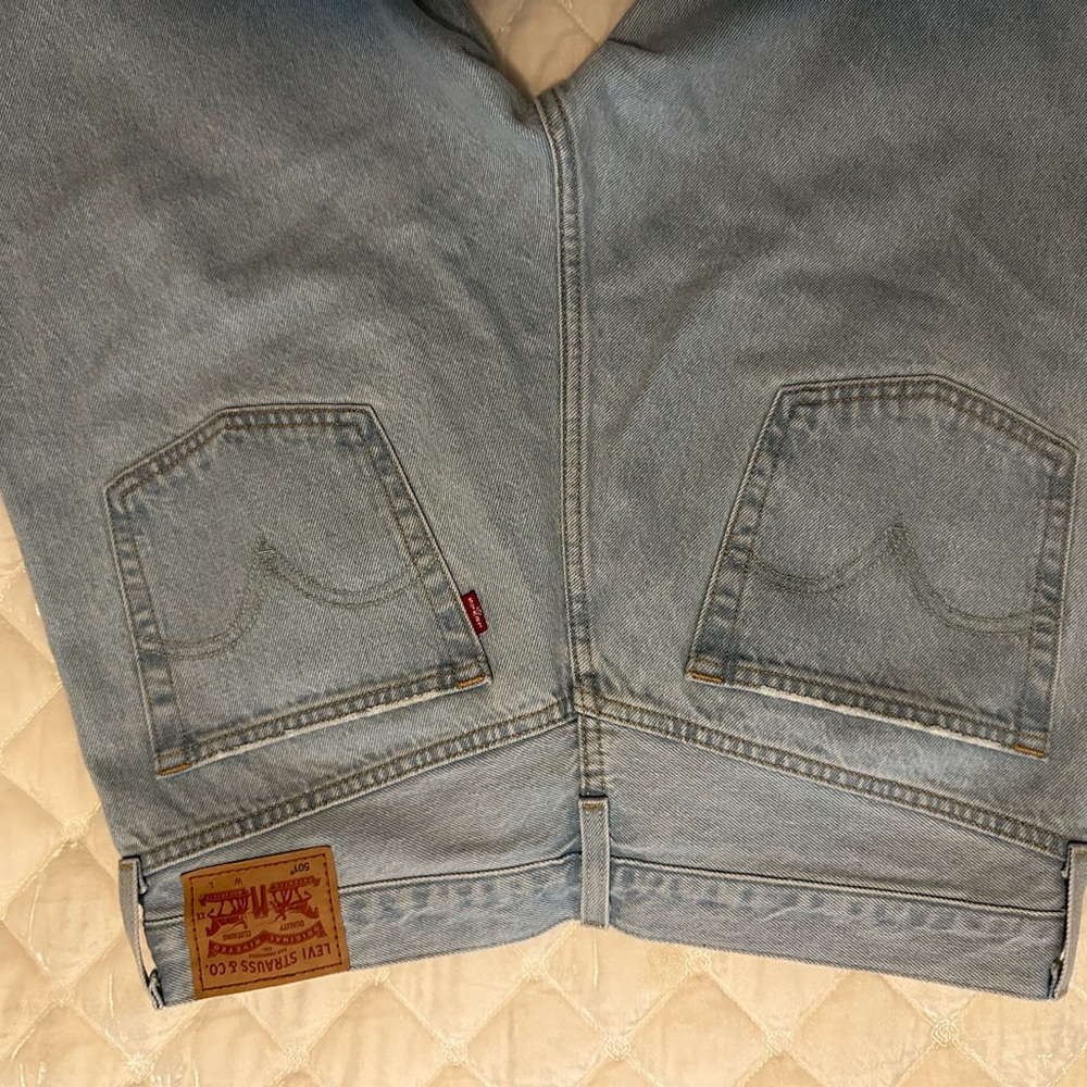 Levi’s 501 button fly straight leg boyfriend fit Jeans size 33W/30L - Picture 6 of 6